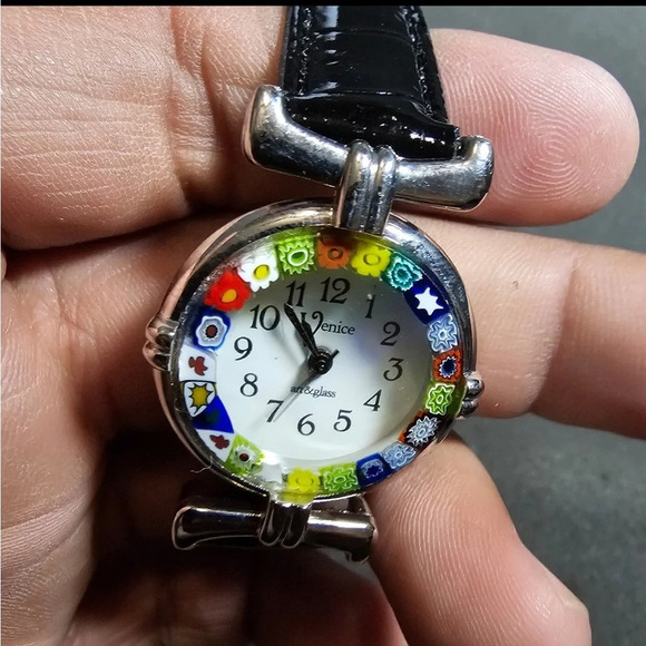 Venice Art & Glass Ladies Quartz Watch Silver Tone Working Black Strap WR 3 ATM - Picture 3 of 9